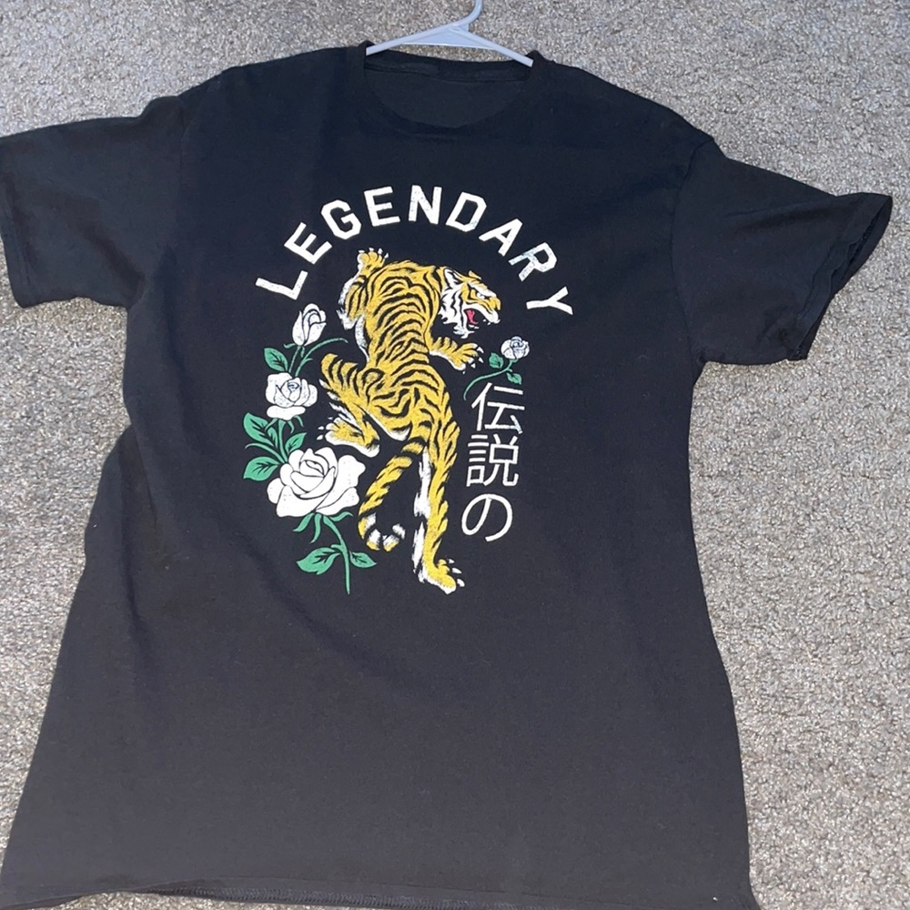 Size medium tiger t-shirt